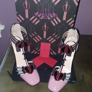 Womens US9.5 Valentino Runway Pumps